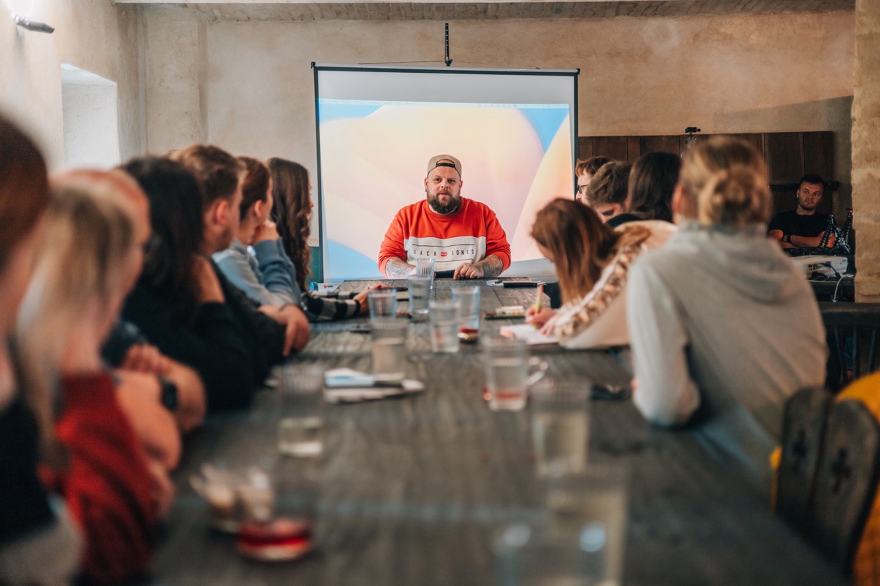 Kenji vede masterclass pro fotografy